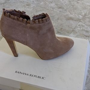 Banana Republic Sydney suede heels with ruffle